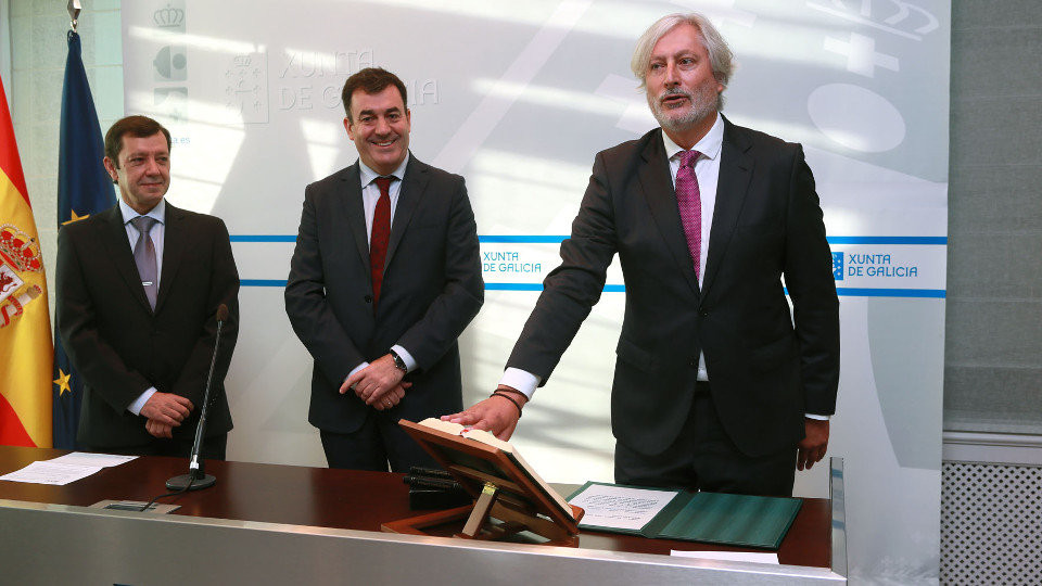 Manuel Vila Lu00f3pez prometiendo su cargo