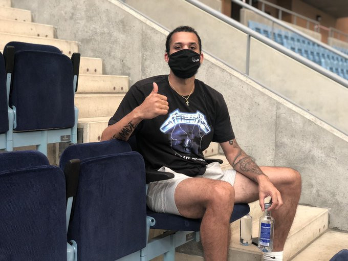 Robertson siguiendo un entranamiento del Obradoiro