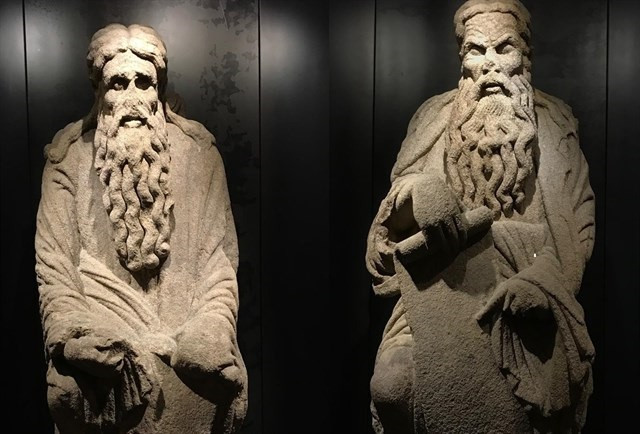 Estatuas de Isaac y Abraham, obras del Mestre Mateo, en Santiago de Compostela