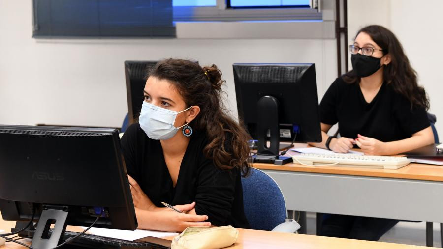 Estudiantes de la USC en una clase de mu00e1ster en una foto de Santi Alvite publicada por la universidad