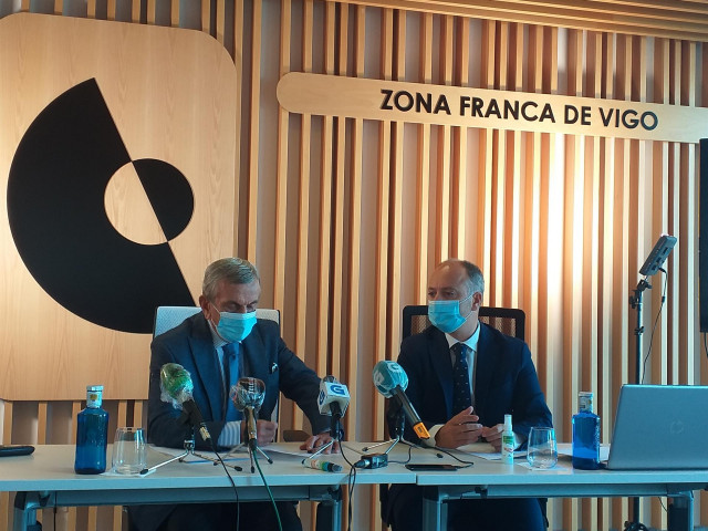 El presidente de Conxemar, José Luis Freire, y el delegado del Estado en la Zona Franca de Vigo, David Regades.