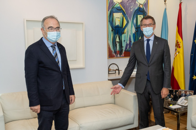 Feijóo se reúne con el alcalde de Santiago, Xosé Sánchez Bugallo.