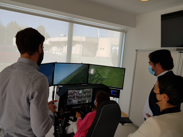 La directora de la Axencia Galega de Innovación (GAIN), Patricia Argerey, participa en las pruebas de Boing del proyecto 'Galicia SkyWay', en el Polo Aeroespacial de Rozas.