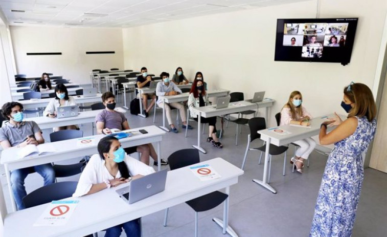 ​Los estudiantes critican la falta de coordinación y la desinformación de las universidades gallegas: “Somos como conejillos de indias”