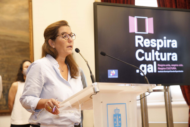 La alcaldesa de A Coruña, Inés Rey, presenta, junto a representantes del sector cultural, el proyecto 'Respira Cultura'