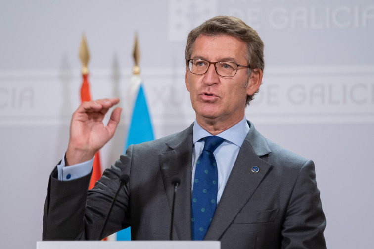 Feijóo se queja de la alta tasa de coronavirus en España y esquiva concretar cuántos rastreadores hay