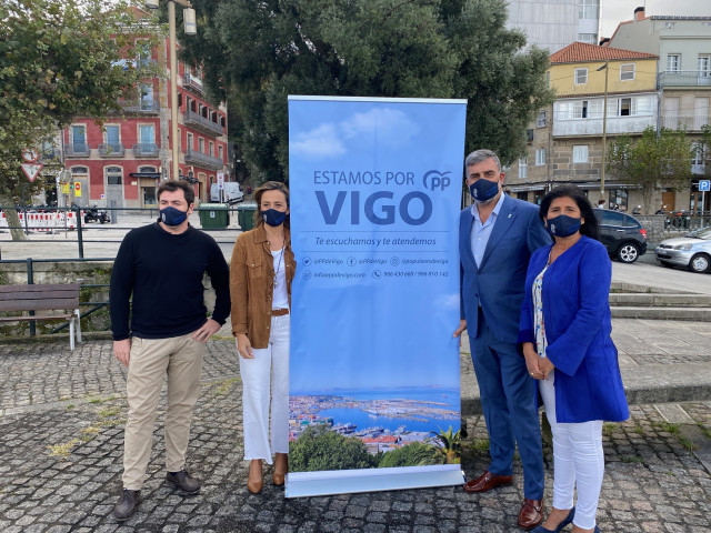 El grupo municipal del PP en Vigo presenta la iniciativa 'Estamos por Vigo' en el Paseo de Alfonso.