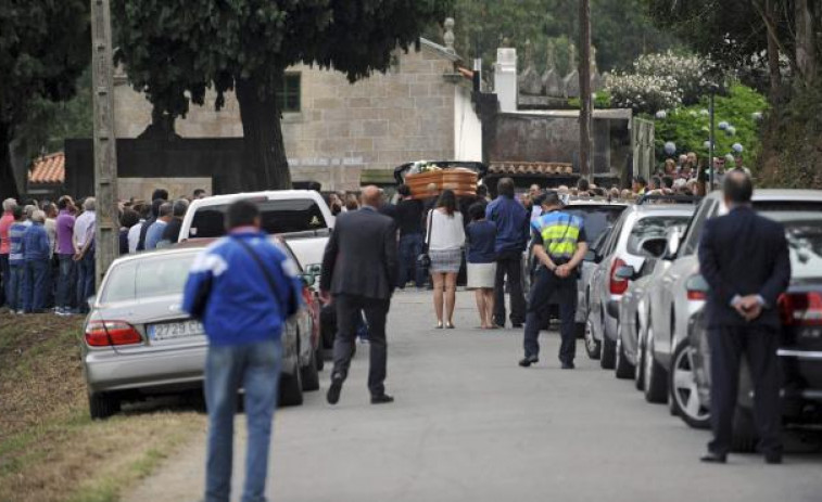 Carral dá o seu último adeus á pequena Uxía, sétima vítima mortal do rally
