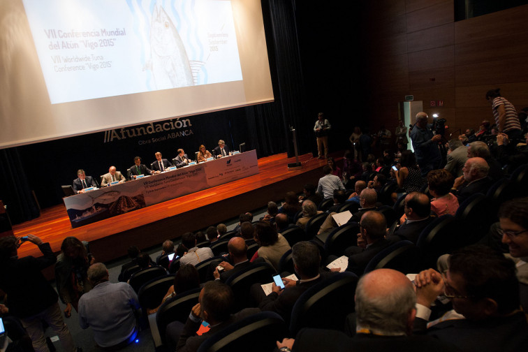 Feijóo sitúa Vigo á cabeza do sector conserveiro galego ao que define como “unha peza clave” no noso sistema produtivo