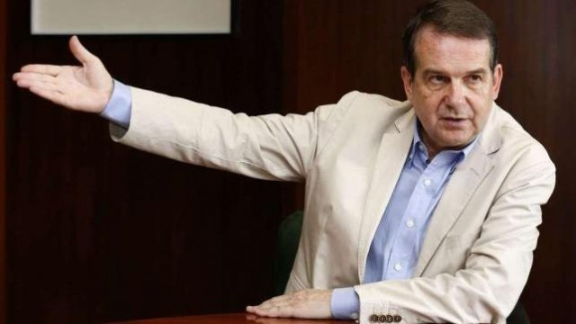 Caballero atribúe os 