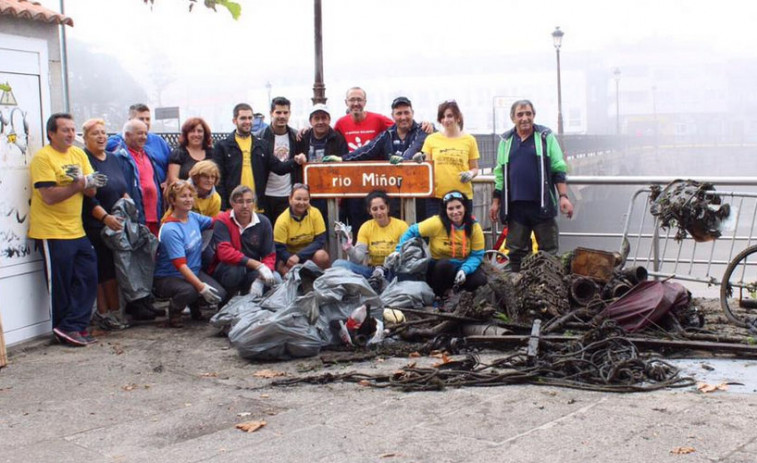 Proxeto Ríos recoje 11 toneladas de basura de las orillas de rios gallegos en 43 concellos