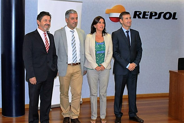 Marcos S. Calveiro faixe co Premio de Narrativa Breve Repsol 2015 coa súa obra “Fontán”