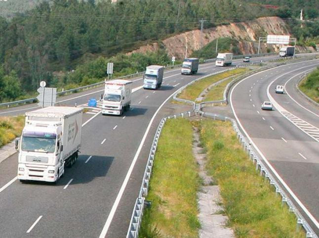 Se da a la fuga a pie tras atracar un local de Verín y sufrir un accidente de tráfico