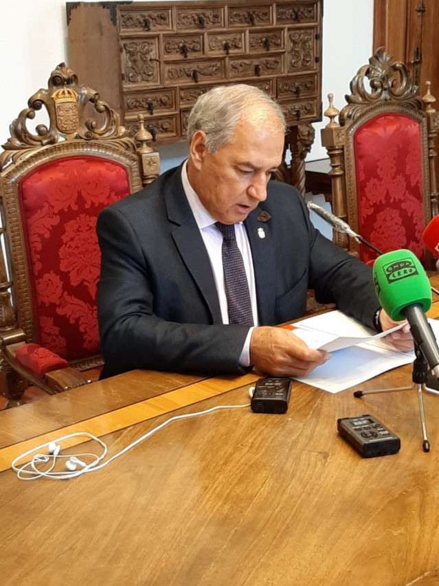 El presidente de la Diputación de Lugo, José Tomé, en rueda de prensa.