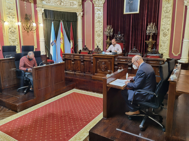 Junta de gobierno local del Ayuntamiento de Ourense con el alcalde, Gonzalo Pérez Jácome, y dos ediles
