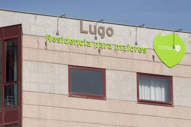 Fachada de la residencia de mayores DomusVi de Outeiro de Rei en Lugo, Galicia (España), a 8 de septiembre de 2020. La Xunta ha intervenido el geriátrico tras detectar 99 positivos más en covid-19, 94 de ellos en usuarios y cinco de trabajadores del centr