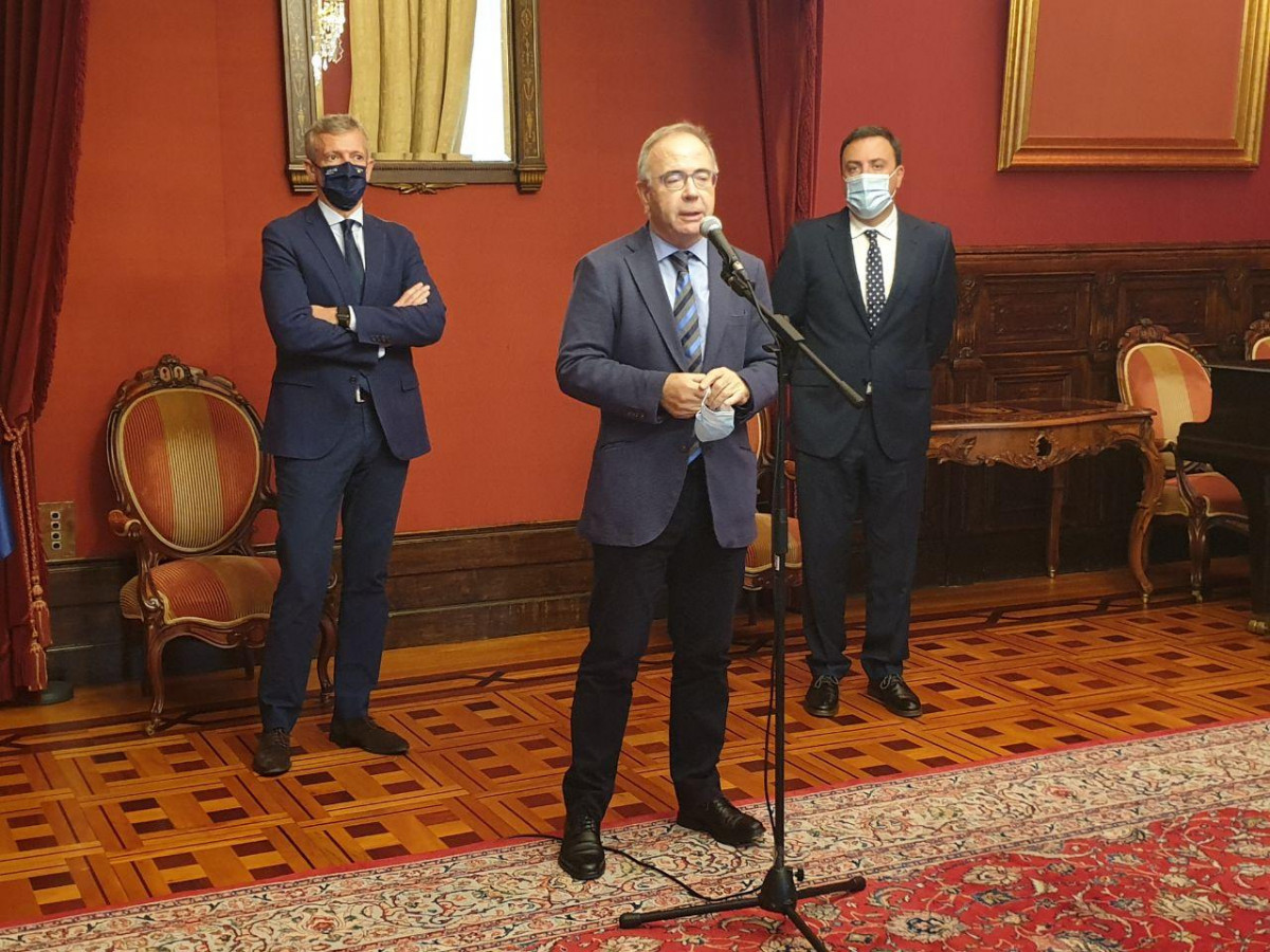 Bugallo junto al vicepresidente de la Xunta Alfonso Rueda y el presidente provincial