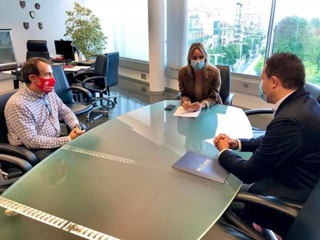 Ladelegada territorial da Xunta en Vigo se reúne con parte de la junta directiva de la Federación Provincial de Empresarios da Hostelería (Feprohos)