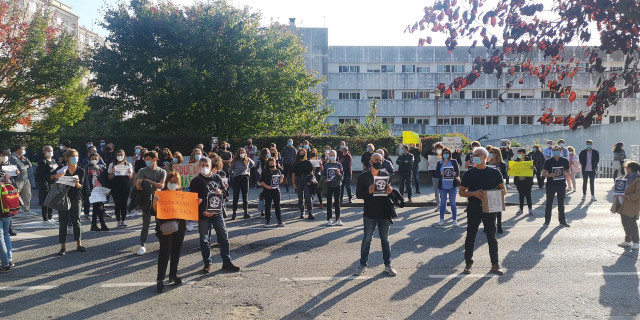 Protesta frente al Sánchez Cantón de Pontevedra