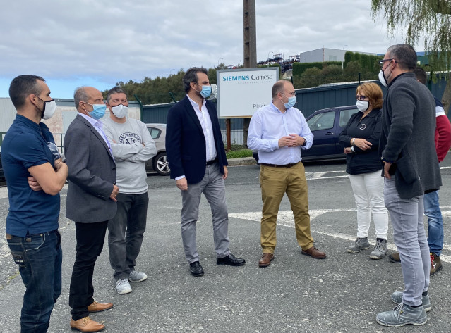 Miguel Tellado y Diego Calvo se reúnen con trabajadores de Siemens Gamesa