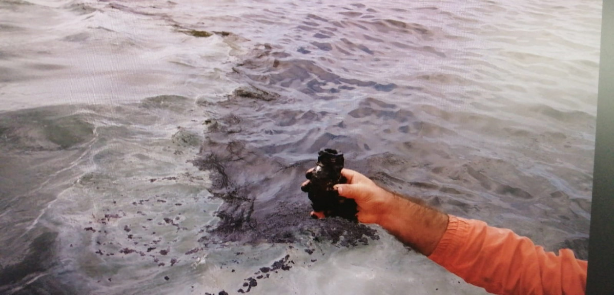 Mancha de fuel en la ría de Arousa detectada el 13 de octubre de 2020