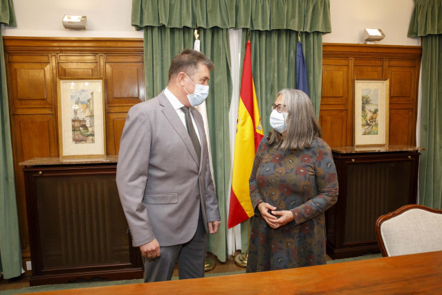 La subdelegada del Gobierno de A Coruña, Pilar López-Rioboo, se reúne con el concejal de A Coruña de Seguridad Ciudadana, Juan Ignacio Borrego