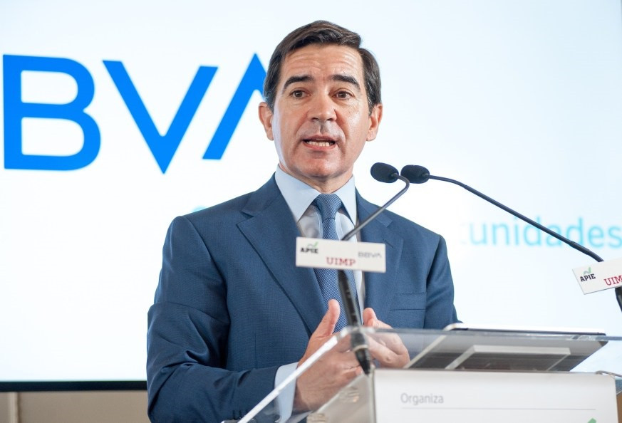 El presidente de BBVA, Carlos Torres Vila, durante el curso de la Apie y la UIMP en Santander.