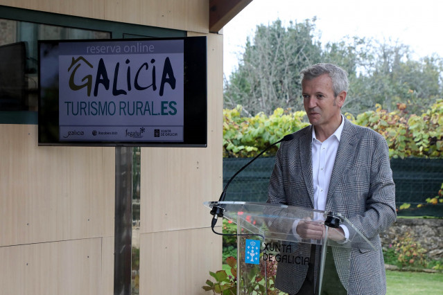 El vicepresidente de la Xunta, Alfonso Rueda, en la presentación de la plataforma de reserva en casas rurales