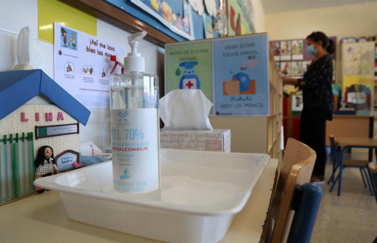 La madre del menor que sufrió quemaduras por gel hidroalcohólico denuncia que sea tan accesible; Educación lamenta los hechos