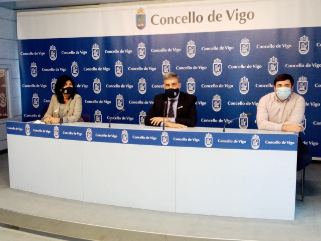 Los concejales Patricia López, Alfonso Marnotes y Jesús Marco durante la rueda de prensa