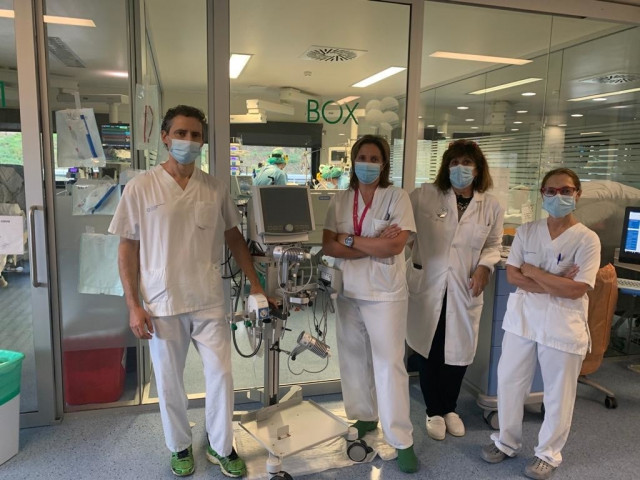 Equipo de Medicina Intensiva del hospital Álvaro Cunqueiro de Vigo, que puso en marcha la técnica extracorpórea ECCOR2 de lavado de CO2 en sangre para tratamiento de pacientes con COVID-19.