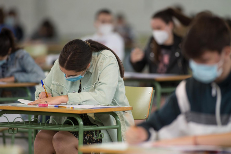 La pandemia avanza entre la comunidad educativa: nuevos casos en Arteixo, Santiago, Foz, O Barco, Vigo o Tui