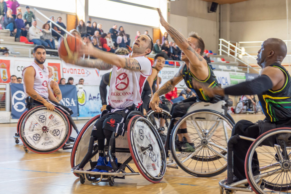 Partido de baloncesto en silla de ruedas del Iberconsa Amfiv en Vigo en una foto de la web del club