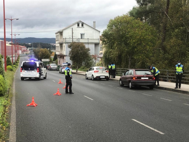 Control de la Policía Local de Ferrol durante el cierre perimetral de la ciudad