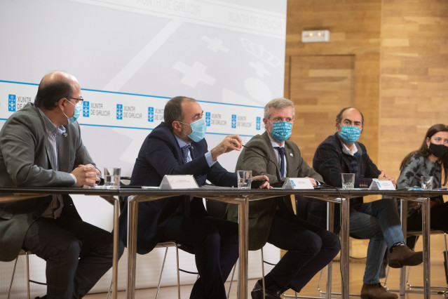 Reunión de representantes de la Xunta con el Clúster del Turismo.