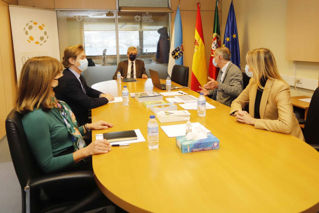 El vicepresidente primero de la Xunta, Alfonso Rueda, durante su visita a la sede de la AECT