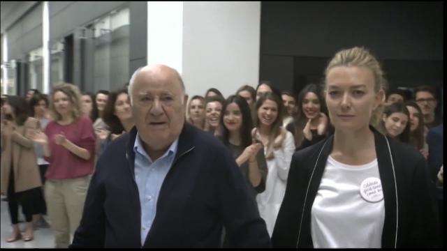 Amancio y Sandra Ortega en una imagen de un vu00eddeo de Inditex