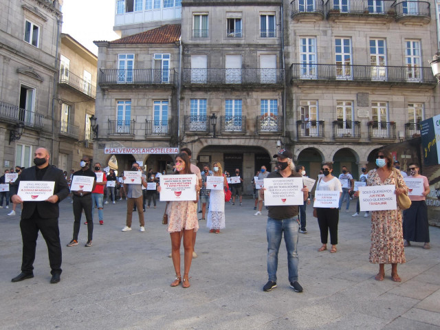 Hosteleros se concentran en Vigo para reclamar medidas de apoyo al sector