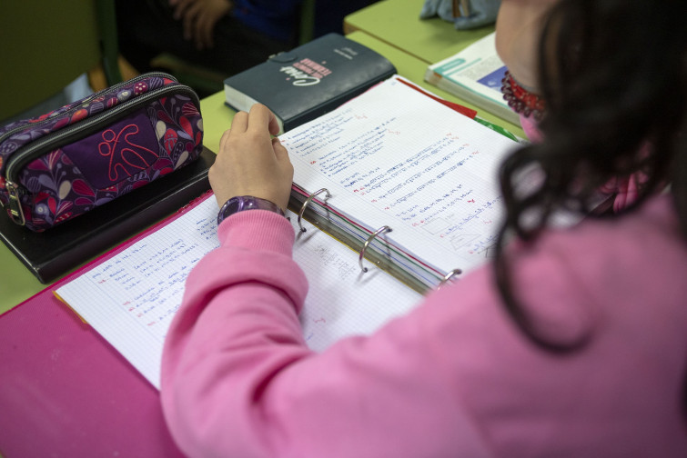 1.300 positivos en los colegios gallegos, con 70 aulas cerradas y un centro con una veintena de casos