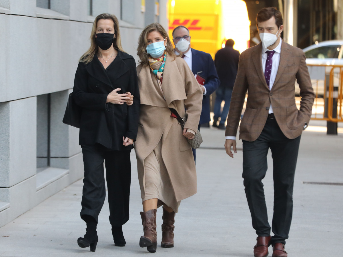 Rosalía Iglesias, mujer de Bárcenas, llega a la Audiencia Nacional, para recoger la ejecutoria de su entrada en prisión