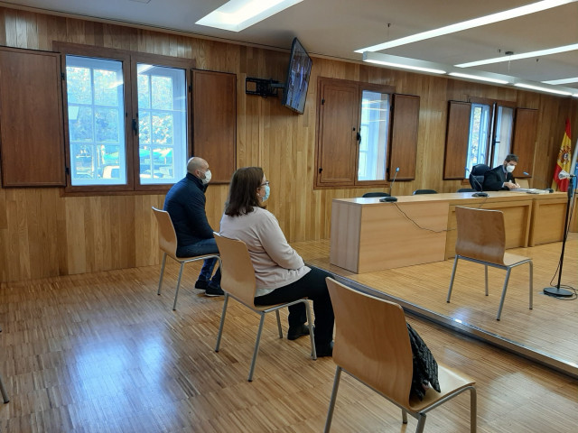Juicio en Lugo contra el director y la subdirectora de una sucursal de Caixa Galicia en Carballedo acusados de estafar con preferentes a una clienta de 77 años.