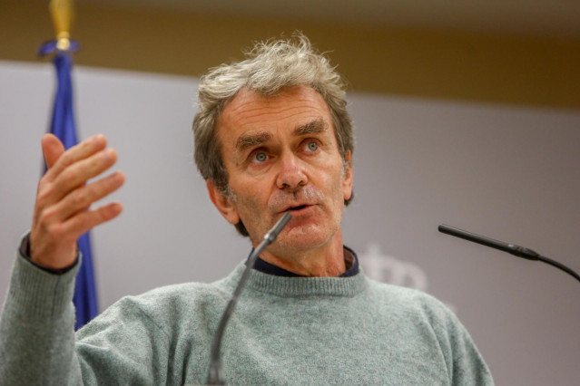 El director del Centro de Coordinación de Alertas y Emergencias Sanitarias (CCAES), Fernando Simón, ofrece una rueda de prensa para informar sobre la evolución de la pandemia de coronavirus, en el Ministerio de Sanidad, Madrid (España), a 10 de noviembre