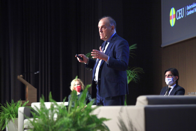 El presidente de LaLiga, Javier Tebas, en una charla en el CEU-UCH de Valencia