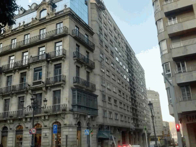 Adif saca a subasta pública tres de sus viviendas en Galicia