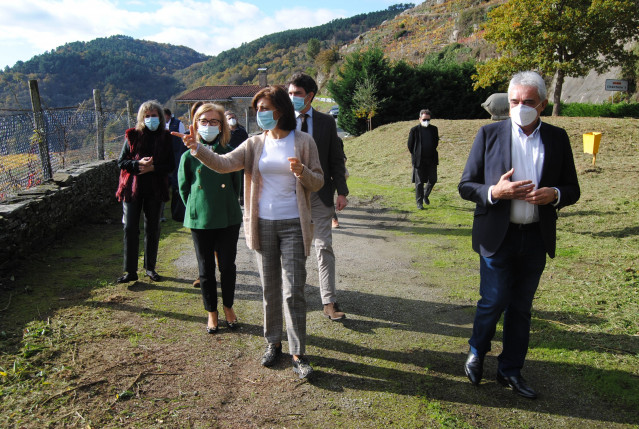 La conselleira de Medio Ambiente, Territorio e Vivenda, Ángeles Vázquez, en una visita a Chantada (Lugo).
