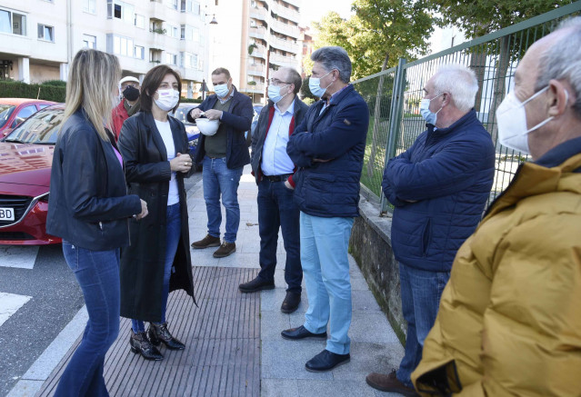 La conselleira de Medio Ambiente, Ángeles Vázquez, visita un edificio en Vigo