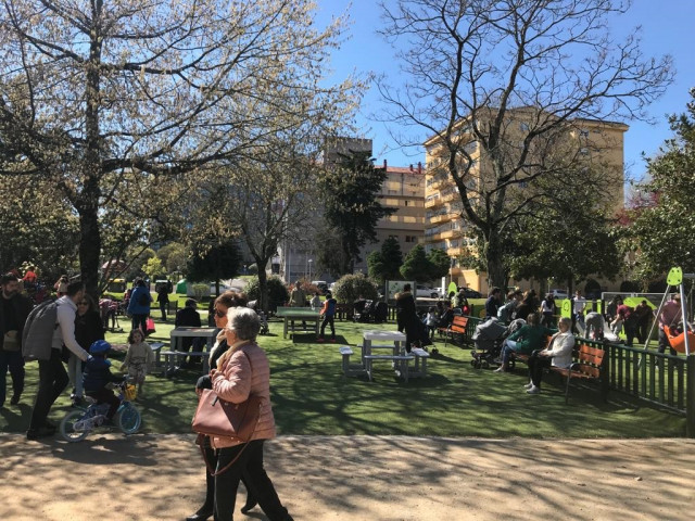 Parque infantil, maternidad, paternidad, niños, juegos infantiles, demografía, natalidad