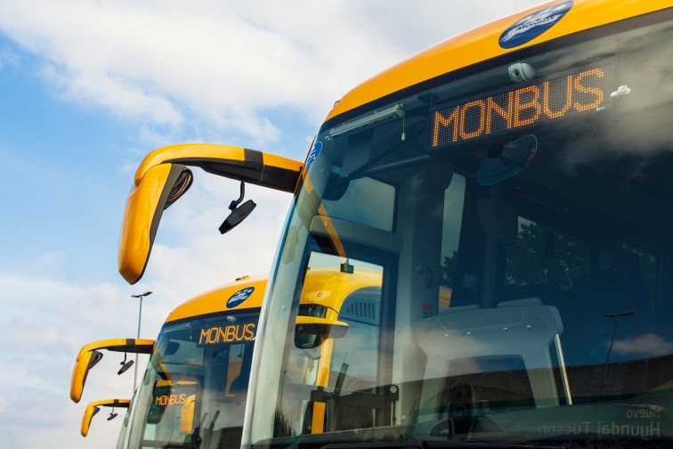 Monbus, concesionaria de los buses de Lugo, debe más de 200.000 euros en horas extra a su plantilla, denuncia CC.OO.