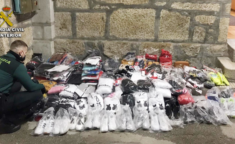 Incautan ropa y calzado falsificados por valor de más de 4.000 euros en Tui