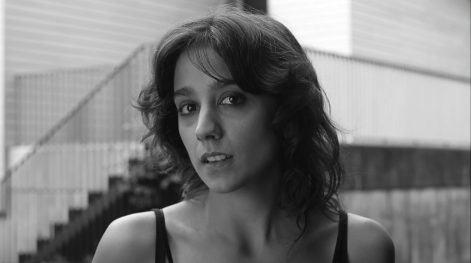 Mariu00f1a Lu00f3pez en el videoclip de Valente (foliu00f3n) de Nu00e9boa